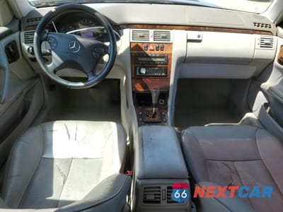 Zdjęcie 8 z 14 samochodu: 2000 MERCEDES-BENZ E 320 VIN:WDBJF65J1YB151080 - miniatura
