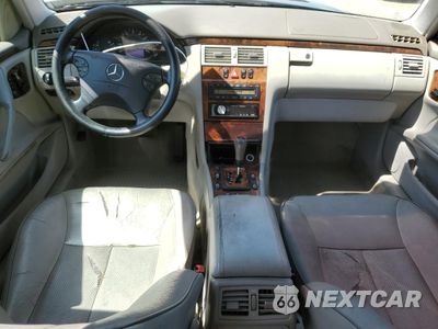 Zdjęcie 8 z 14 samochodu: 2000 MERCEDES-BENZ E 320 VIN:WDBJF65J1YB151080 - miniatura