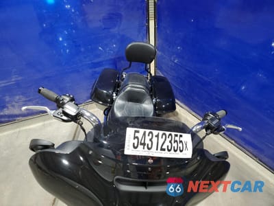 Piąte zdjęcie samochodu w środku: 2019 HARLEY-DAVIDSON FLHX VIN:1HD1KBC18KB614850 - miniatura