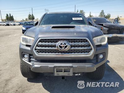 Piąte zdjęcie samochodu w środku: 2017 TOYOTA TACOMA DOUBLE CAB VIN:3TMCZ5AN3HM076315 - miniatura