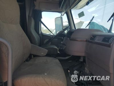 Piąte zdjęcie samochodu w środku: 2014 VOLVO VNL SEMI TRUCK VIN:4V4NC9EH2EN167569 - miniatura