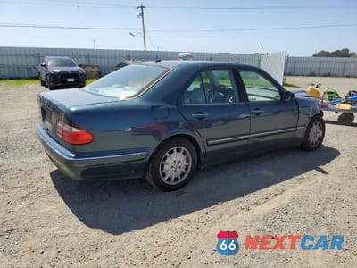 Trzecie zdjęcie samochodu z tyłu: 2000 MERCEDES-BENZ E 320 VIN:WDBJF65J1YB151080 - miniatura