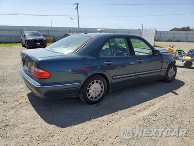 Trzecie zdjęcie samochodu z tyłu: 2000 MERCEDES-BENZ E 320 VIN:WDBJF65J1YB151080 - miniatura
