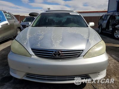 Piąte zdjęcie samochodu w środku: 2005 TOYOTA CAMRY LE VIN:4T1BE32K75U576352 - miniatura