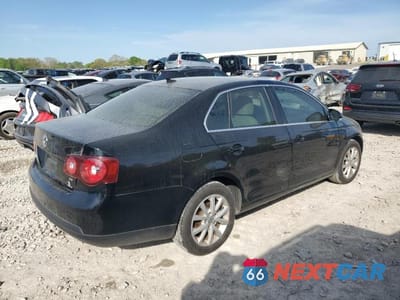 Trzecie zdjęcie samochodu z tyłu: 2010 VOLKSWAGEN JETTA SE VIN:3VWRX7AJ5AM041237 - miniatura