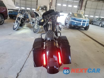 Czwarte zdjęcie samochodu z boku: 2011 HARLEY-DAVIDSON FLHTK VIN:1HD1KEM15BB660930 - miniatura