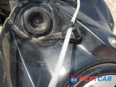 Zdjęcie 8 z 9 samochodu: 2019 KAWASAKI EX650 F VIN:JKAEXEK19KDA32832 - miniatura