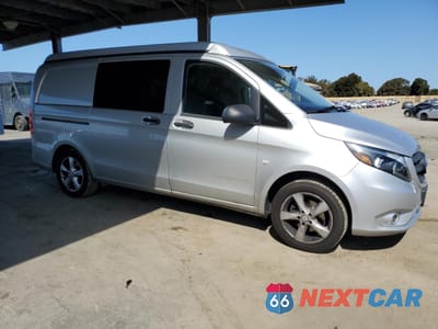 Czwarte zdjęcie samochodu z boku: 2017 MERCEDES-BENZ METRIS VIN:WD3PG2EA3H3270612 - miniatura
