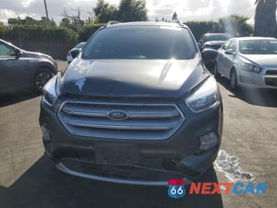 Piąte zdjęcie samochodu w środku: 2018 FORD ESCAPE SE VIN:1FMCU0GD1JUC36933 - miniatura
