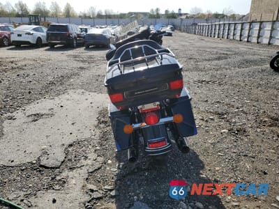 Czwarte zdjęcie samochodu z boku: 2010 HARLEY-DAVIDSON FLHTK VIN:1HD1KEM14AB635113 - miniatura
