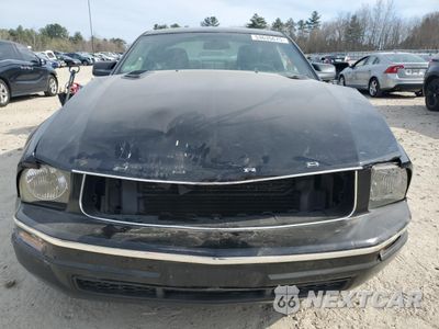 Piąte zdjęcie samochodu w środku: 2005 FORD MUSTANG VIN:1ZVFT80N055143680 - miniatura