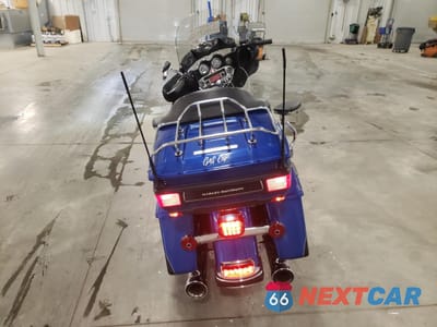 Czwarte zdjęcie samochodu z boku: 2010 HARLEY-DAVIDSON FLHTK VIN:1HD1KEM15AB674776 - miniatura