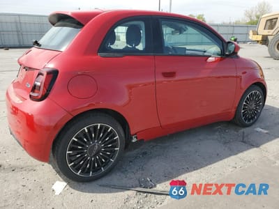 Trzecie zdjęcie samochodu z tyłu: 2024 FIAT 500 E RED VIN:ZFAFFAA43RX204609 - miniatura