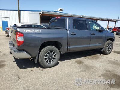 Trzecie zdjęcie samochodu z tyłu: 2018 TOYOTA TUNDRA CREWMAX SR5 VIN:5TFDY5F19JX711681 - miniatura