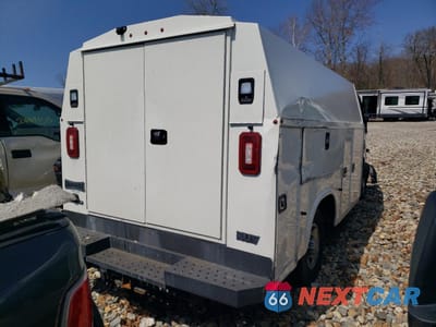 Trzecie zdjęcie samochodu z tyłu: 2023 CHEVROLET EXPRESS G3500 VIN:1GB0GRFPXP1149996 - miniatura