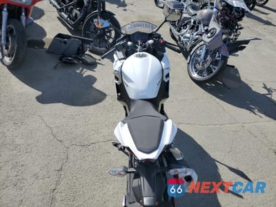 Zdjęcie 6 z 10 samochodu: 2023 KAWASAKI EX400 VIN:JKAEXKH1XPDAR7086 - miniatura