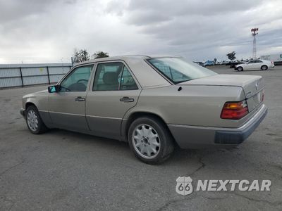 Drugie zdjęcie samochodu z przodu: 1993 MERCEDES-BENZ 300 E VIN:WDBEA32E4PB977085 - miniatura