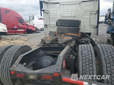 Zdjęcie 6 z 10 samochodu: 2020 VOLVO VNL SEMI TRUCK VIN:4V4NC9EH9LN232754 - miniatura