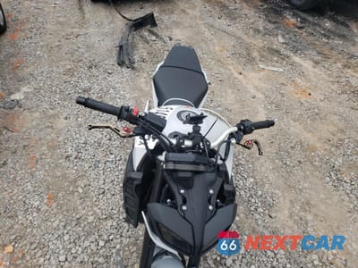 Piąte zdjęcie samochodu w środku: 2019 YAMAHA MT09 VIN:JYARN53E2KA005111 - miniatura