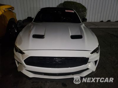 Piąte zdjęcie samochodu w środku: 2018 FORD MUSTANG VIN:1FA6P8TH0J5105475 - miniatura