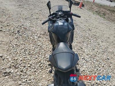 Zdjęcie 6 z 9 samochodu: 2019 KAWASAKI EX650 F VIN:JKAEXEK19KDA32832 - miniatura