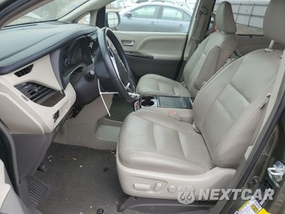 Zdjęcie 7 z 15 samochodu: 2019 TOYOTA SIENNA XLE VIN:5TDDZ3DC7KS221981 - miniatura