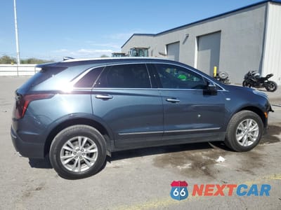 Trzecie zdjęcie samochodu z tyłu: 2021 CADILLAC XT5 LUXURY VIN:1GYKNAR45MZ109507 - miniatura