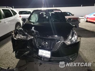 Piąte zdjęcie samochodu w środku: 2020 NISSAN KICKS S VIN:3N1CP5BV0LL500765 - miniatura