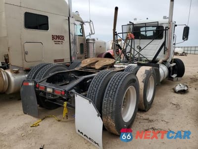 Zdjęcie 6 z 10 samochodu: 2023 MACK PINNACLE VIN:1M1PN4GYXPM011710 - miniatura