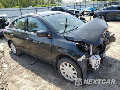 Czwarte zdjęcie samochodu z boku: 2017 NISSAN VERSA S VIN:3N1CN7AP7HL869604 - miniatura