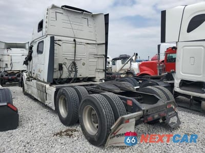 Trzecie zdjęcie samochodu z tyłu: 2016 VOLVO VNL SEMI TRUCK VIN:4V4NC9EH3GN950614 - miniatura