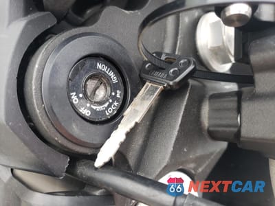 Zdjęcie 8 z 9 samochodu: 2019 YAMAHA MT09 VIN:JYARN53E2KA005111 - miniatura