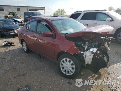 Czwarte zdjęcie samochodu z boku: 2019 NISSAN VERSA S VIN:3N1CN7AP0KL870701 - miniatura