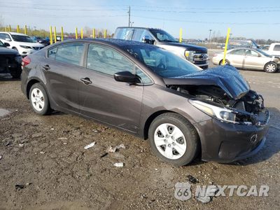 Czwarte zdjęcie samochodu z boku: 2017 KIA FORTE LX VIN:3KPFL4A74HE159658 - miniatura