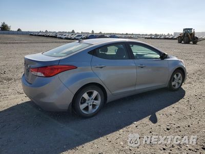 Trzecie zdjęcie samochodu z tyłu: 2013 HYUNDAI ELANTRA GLS VIN:KMHDH4AE2DU735374 - miniatura