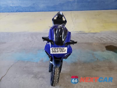 Piąte zdjęcie samochodu w środku: 2022 YAMAHA YZFR1 VIN:JYARN66E1NA002061 - miniatura