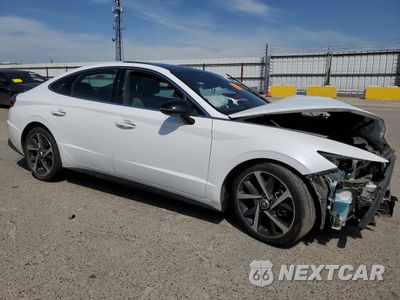 Czwarte zdjęcie samochodu z boku: 2021 HYUNDAI SONATA SEL PLUS VIN:5NPEJ4J21MH131831 - miniatura