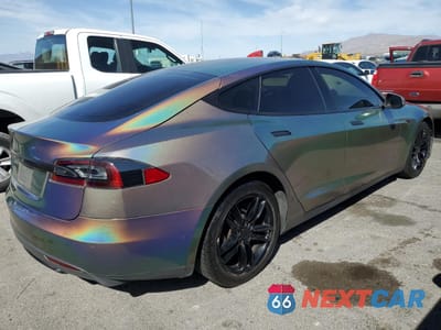Trzecie zdjęcie samochodu z tyłu: 2015 TESLA MODEL S 70D VIN:5YJSA1S28FF099459 - miniatura