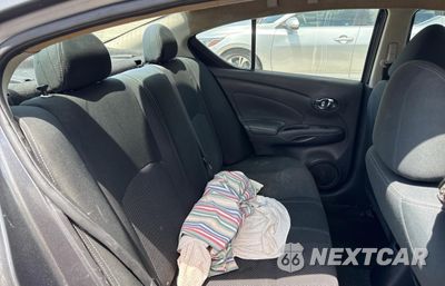Zdjęcie 6 z 11 samochodu: 2019 NISSAN VERSA S VIN:3N1CN7AP8KL825716 - miniatura