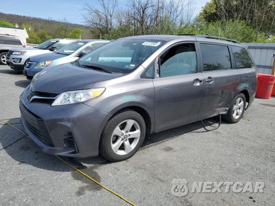 2018 TOYOTA SIENNA LE 5TDKZ3DC0JS932315 - główne zdjęcie licytacji z USA - miniatura