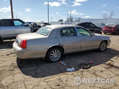 Trzecie zdjęcie samochodu z tyłu: 2007 LINCOLN TOWN CAR SIGNATURE LIMITED VIN:1LNHM82V87Y615711 - miniatura