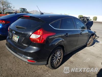 Trzecie zdjęcie samochodu z tyłu: 2013 FORD FOCUS TITANIUM VIN:1FADP3N26DL269977 - miniatura