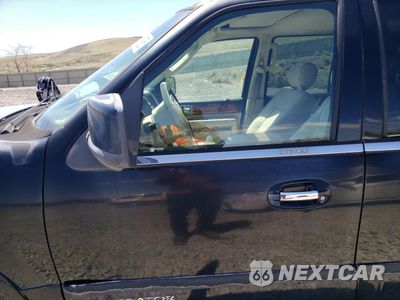 Zdjęcie 7 z 13 samochodu: 2003 LINCOLN NAVIGATOR VIN:5LMFU28R03LJ34130 - miniatura