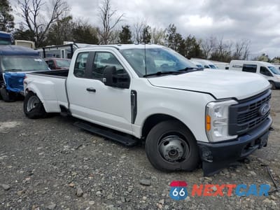 Czwarte zdjęcie samochodu z boku: 2023 FORD F350 SUPER DUTY VIN:1FT8X3DA3PEC62997 - miniatura