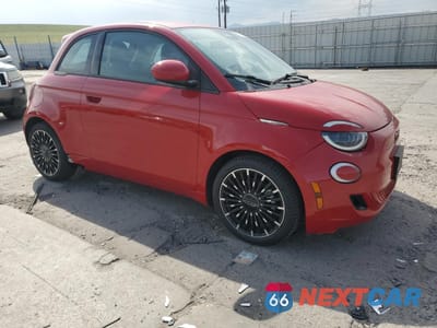 Czwarte zdjęcie samochodu z boku: 2024 FIAT 500 E RED VIN:ZFAFFAA43RX204609 - miniatura