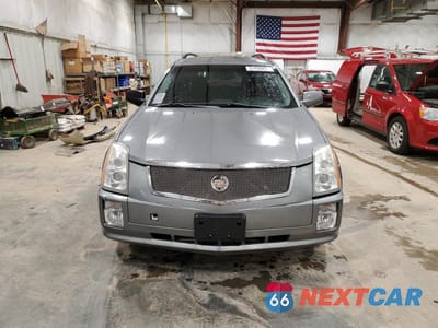 Piąte zdjęcie samochodu w środku: 2004 CADILLAC SRX VIN:1GYEE637840171596 - miniatura