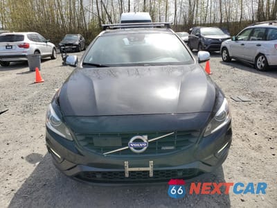 Piąte zdjęcie samochodu w środku: 2015 VOLVO V60 R DESIGN VIN:YV1902SH9F1190853 - miniatura