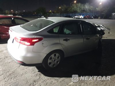 Trzecie zdjęcie samochodu z tyłu: 2017 FORD FOCUS S VIN:1FADP3E26HL206187 - miniatura