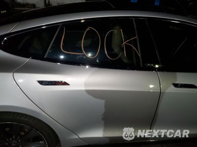 Zdjęcie 10 z 12 samochodu: 2014 TESLA MODEL S VIN:5YJSA1H11EFP49407 - miniatura