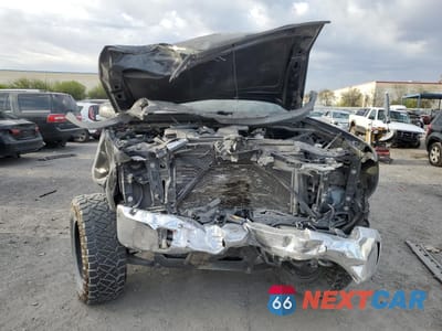 Piąte zdjęcie samochodu w środku: 2017 CHEVROLET SILVERADO K1500 LT VIN:3GCUKREC8HG163831 - miniatura